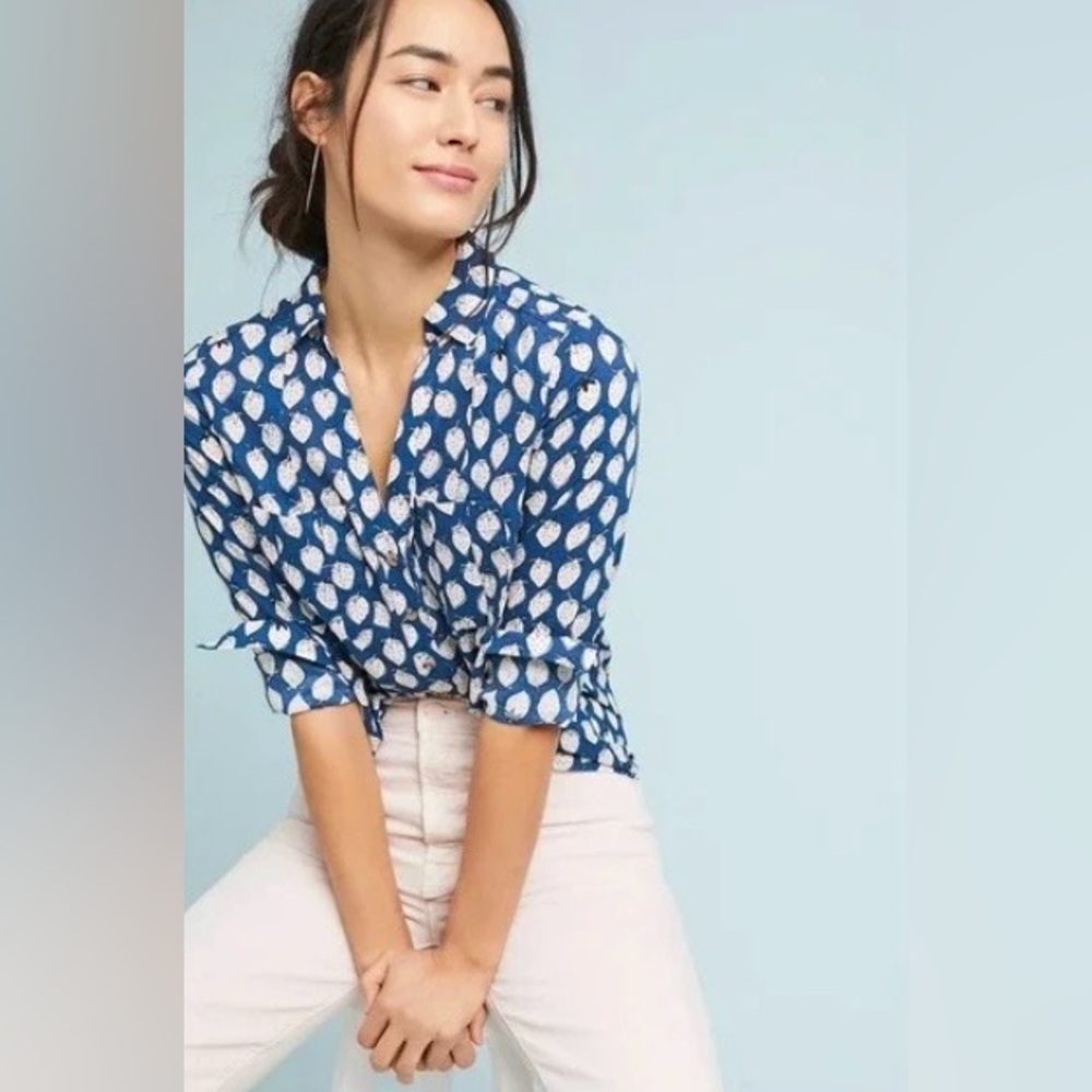 💥PRICE DROP💥 Rochelle Button‎ Down Strawberry Long Sleeve Blouse